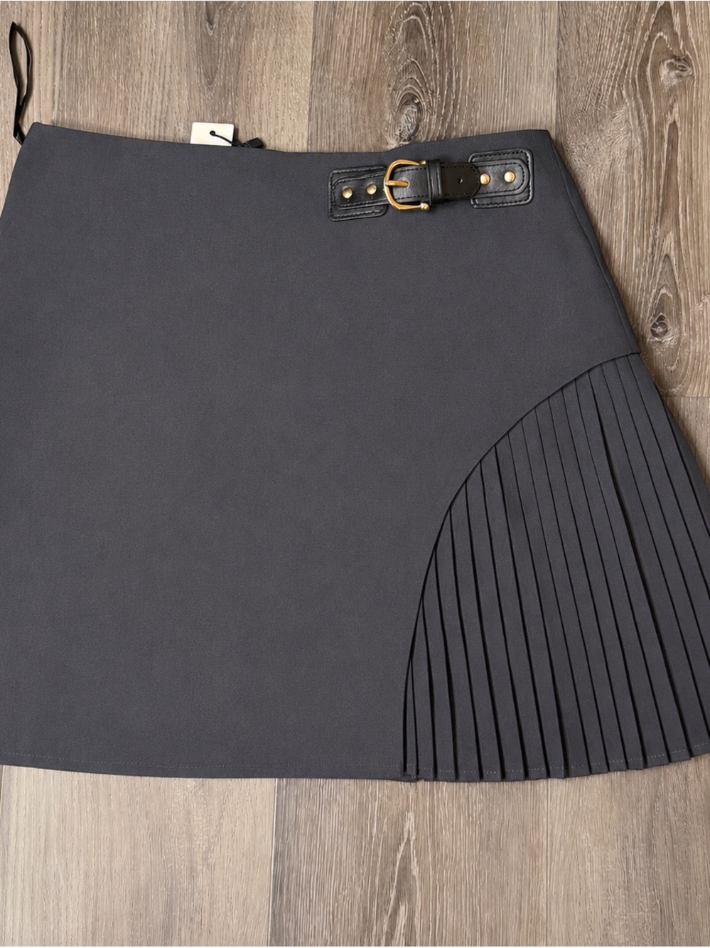 COMMENSE Pleated Buckle Mini Skirt | Dark Gray | Size M | NWT